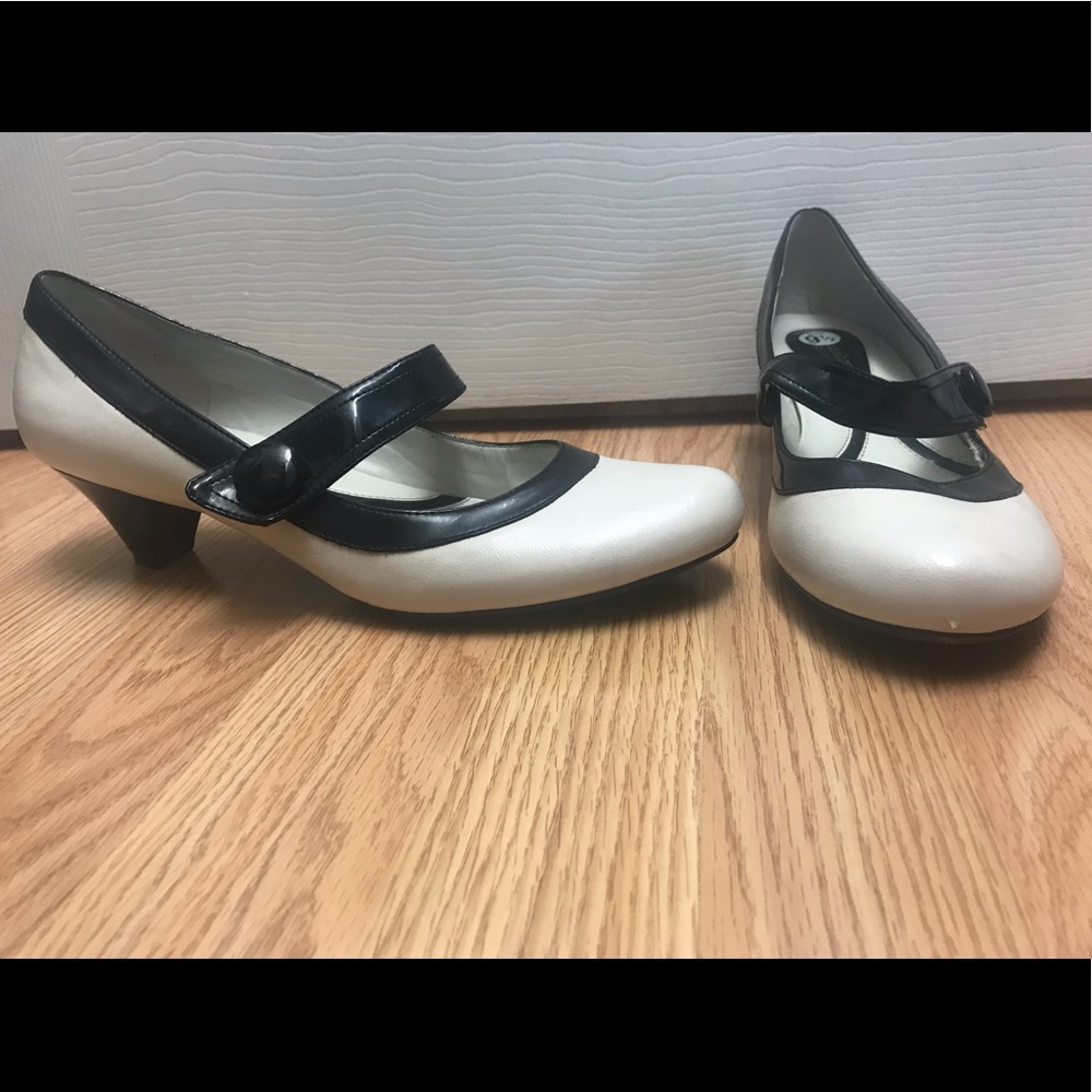 Cream & black patent Mary Jane kitten heels.